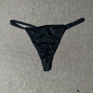 NWOT  Victoria’s Secret black V string bikini size large